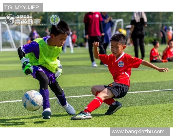 学校门口足球明星卡热销 让你收藏梦想中的球场英雄