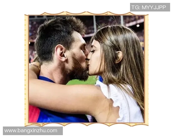 足球球星在赛场上公开表白的感人瞬间:他们的爱情故事让人动容 足球球星在赛场上公开表白的感人瞬间:他们的爱情故事让人动容