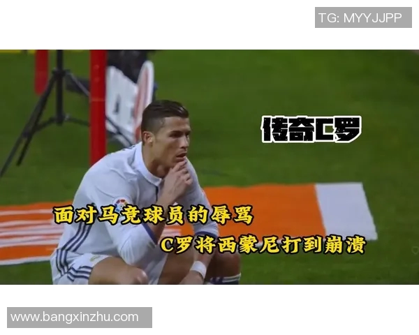 足球球星赛场突然蹲下瞬间引发网友热议全场气氛紧张