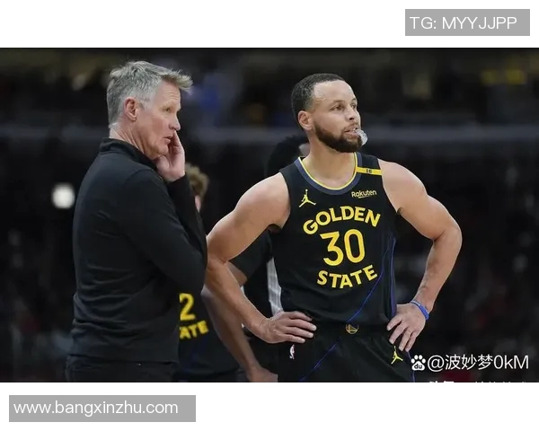 篮球足球球星相似之处探析：他们如何在赛场上展现卓越才华与领导力